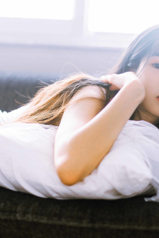 我被同桌摸下面流水了